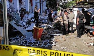 Un muerto por fuerte terremoto en el este de Indonesia