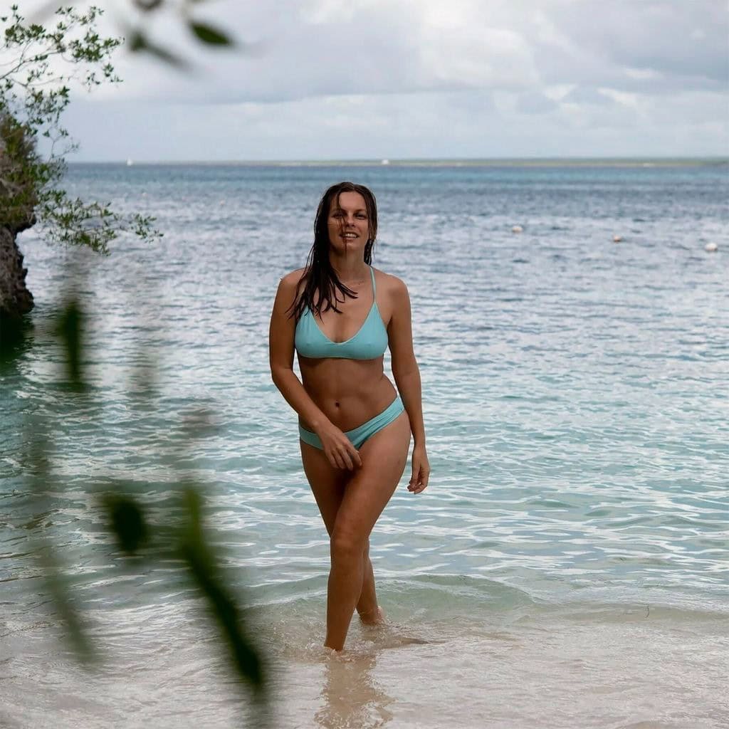 Victoria Yakimova posa en bikini durante una sesi&oacute;n fotogr&aacute;fica, una de las im&aacute;genes que ha reavivado la atenci&oacute;n sobre su pasado como modelo.