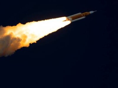 Artemis II abandona la órbita terrestre e inicia camino a la Luna