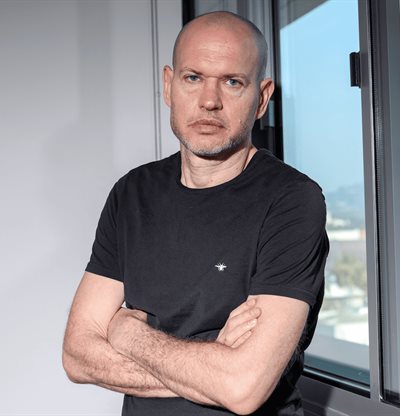 Director israel&iacute; Nadav Lapid quiere sacudir las almas con su ca&oacute;tica s&aacute;tira Yes