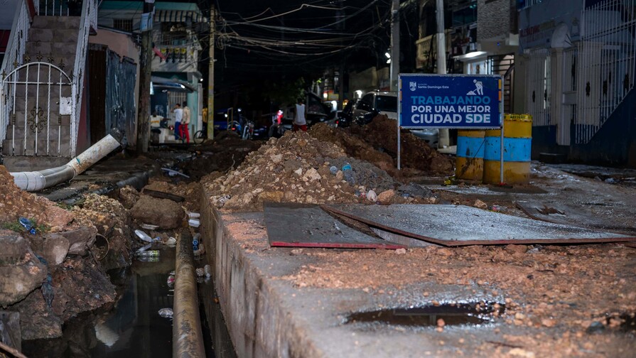 Residentes de Maquiteria en SDE denuncian retrasos en trabajos de drenaje pluvial