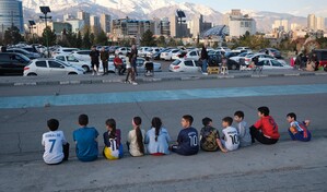 Los iraníes tratan de seguir con sus vidas en medio de una guerra sin visos de acabar