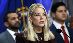 El Comit&eacute; de Supervisi&oacute;n investiga la gesti&oacute;n de Pam Bondi sobre Epstein