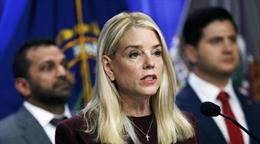 Pam Bondi pas&oacute; muy r&aacute;pido del c&iacute;rculo de confianza de Donald Trump a la fila de los despidos