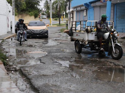 Santo Domingo Este: calles dañadas y acumulación de basura