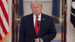 Trump, apoyado por militares estadounidenses, hablar&aacute; con la prensa sobre Ir&aacute;n este lunes