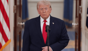 Trump, apoyado por militares estadounidenses, hablar&aacute; con la prensa sobre Ir&aacute;n este lunes