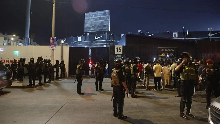 Al menos un muerto y 47 heridos en el estadio de Alianza Lima de Per&uacute;