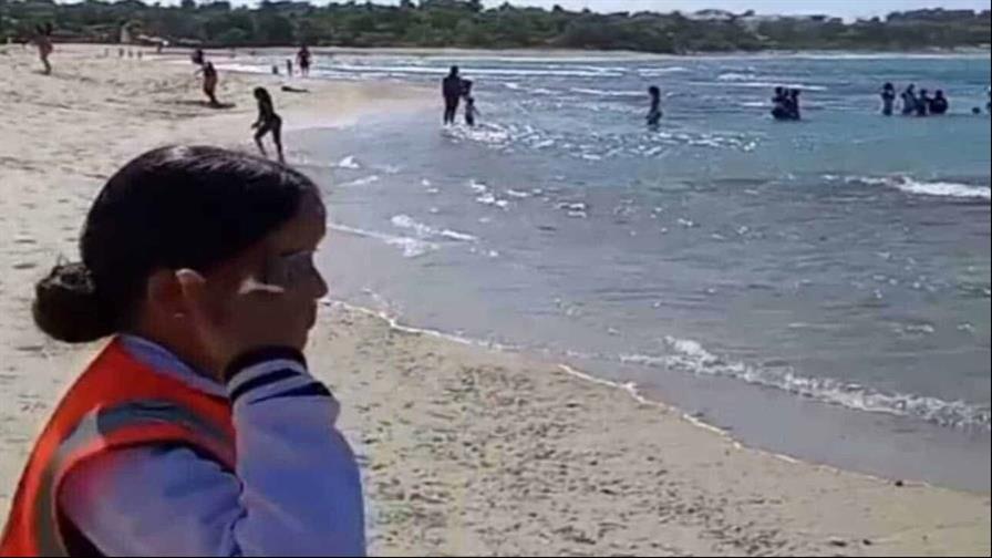 Rescatan a niño en playa de Puerto Plata durante operativo de Semana Santa