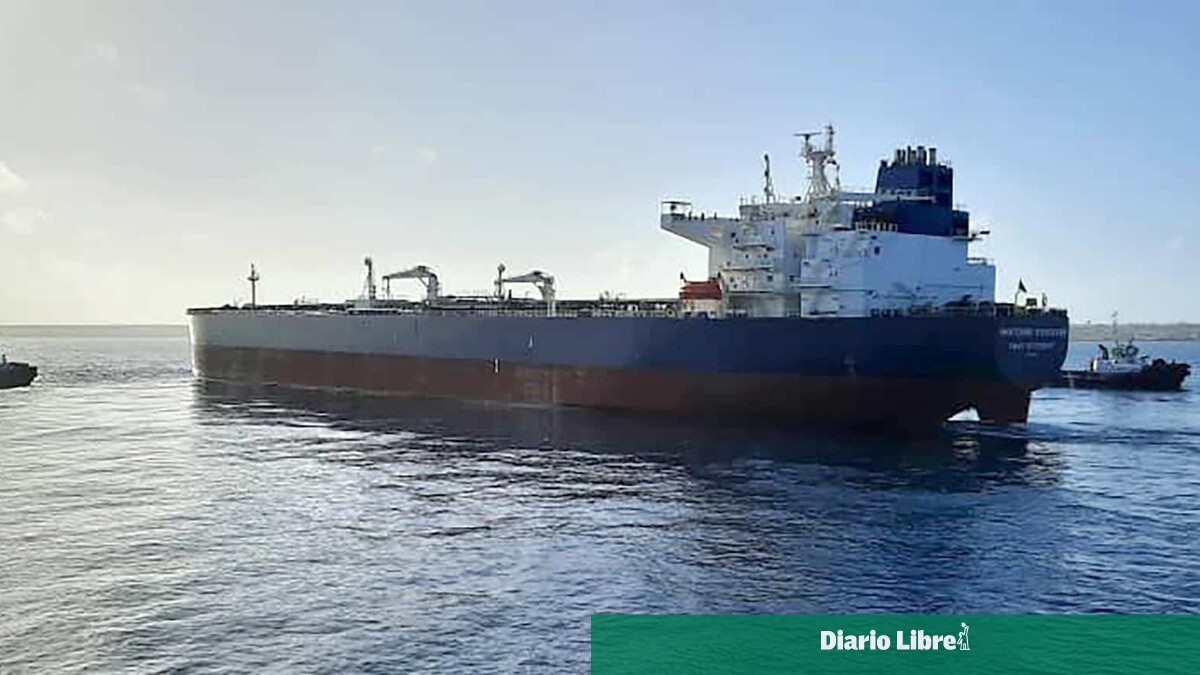 Petrolero ruso concluye descargue de crudo en Cuba