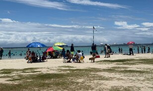 Aumenta afluencia en Boca Chica y Guayacanes este S&aacute;bado Santo