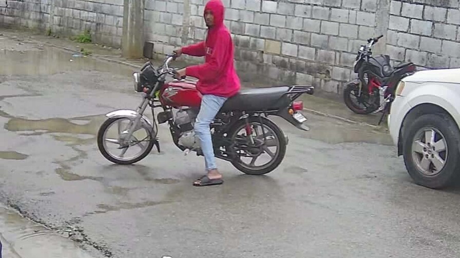 Policía mata en Los Alcarrizos a un joven que buscaba por asaltos a mano armada Policía mata en Los Alcarrizos a un joven que buscaba por asaltos a mano armada