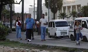 Juego de domin&oacute;, piscinas y un tr&aacute;nsito despejado caracterizaron el Viernes Santo en la capital