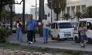 Juego de dominó, piscinas y un tránsito despejado caracterizaron el Viernes Santo en la capital