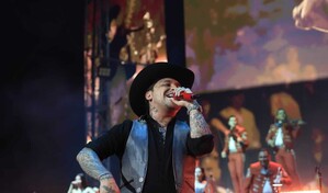 Nodal conquista Altos de Chav&oacute;n tras larga espera y desata una noche de emociones, sombreros y sue&ntilde;o