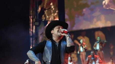 Nodal conquista Altos de Chav&oacute;n tras larga espera y desata una noche de emociones, sombreros y sue&ntilde;o