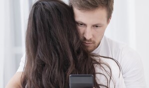 Las edades terminadas en 9 pueden influir en conductas de infidelidad