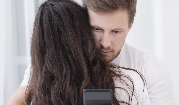 Las edades terminadas en 9 pueden influir en conductas de infidelidad