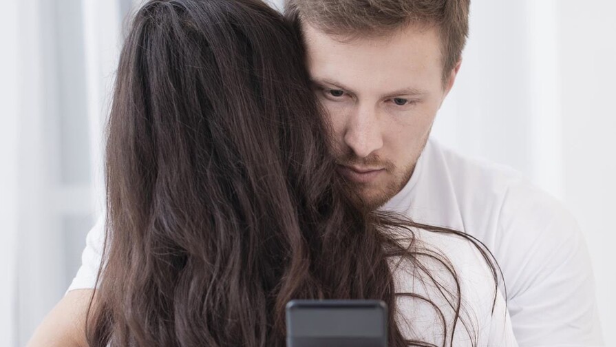 Las edades terminadas en 9 pueden influir en conductas de infidelidad