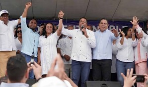 Abinader pensiona con RD$50,000 a exalcaldesa que dej&oacute; el PLD y se pas&oacute; al PRM