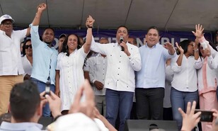 Abinader pensiona con RD$50,000 a exalcaldesa que dej&oacute; el PLD y se pas&oacute; al PRM