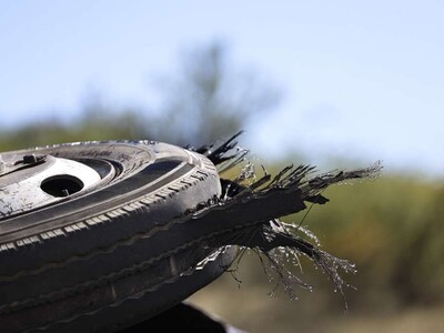 Un muerto y seis heridos tras vuelco de autobús en circunvalación Baní