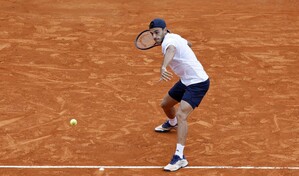 Cer&uacute;ndolo elimina a Stefanos Tsitsipas, triple campe&oacute;n del torneo de Montecarlo
