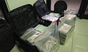 Detienen a dos extranjeros con 37 paquetes de presunta coca&iacute;na en el AILA