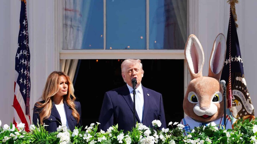 Trump y primera dama de EE. UU. reciben a cientos de niños para el evento de Lunes de Pascua Trump y primera dama de EE. UU. reciben a cientos de niños para el evento de Lunes de Pascua