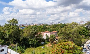 La casona olvidada de Gascue: historia, poder y abandono en la Pasteur esquina Independencia