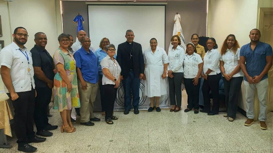 Monse&ntilde;or Morel Dipl&aacute;n recorre la Pastoral de la Salud y conoce los servicios que ofrece la Iglesia
