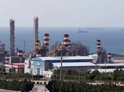 Irán asegura que petroquímicas están bajo control tras bombardeos