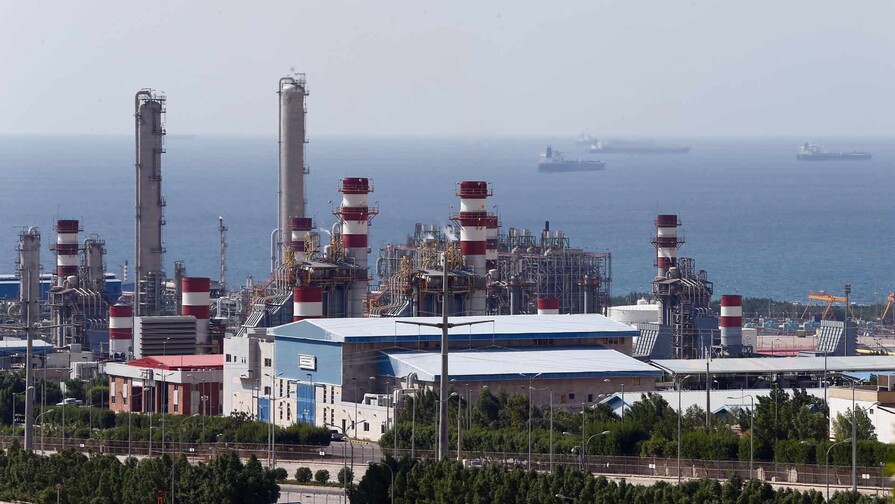 Ir&aacute;n asegura que la situaci&oacute;n est&aacute; bajo control tras ataques a petroqu&iacute;micas