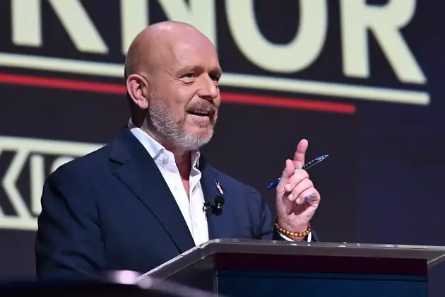 Trump da su respaldo a un amigo excomentarista de FOX para gobernador de California Trump da su respaldo a un amigo excomentarista de FOX para gobernador de California