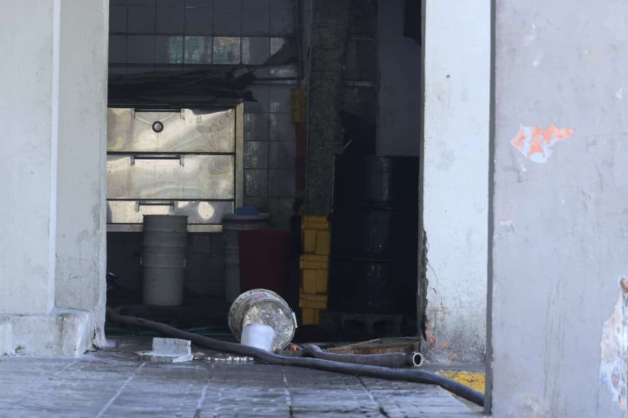 El interior del restaurante result&oacute; gravemente afectado