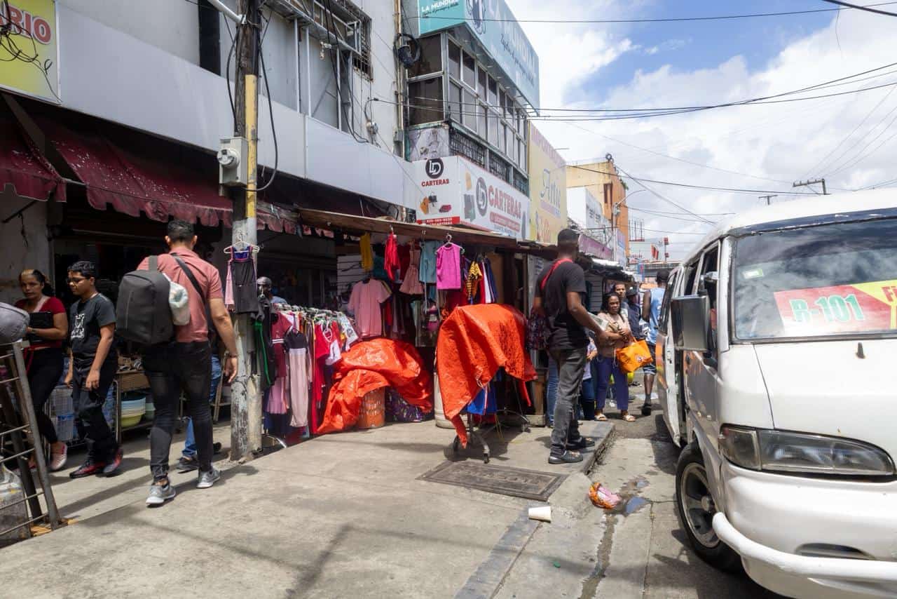 Tarantines en la avenida Duarte.