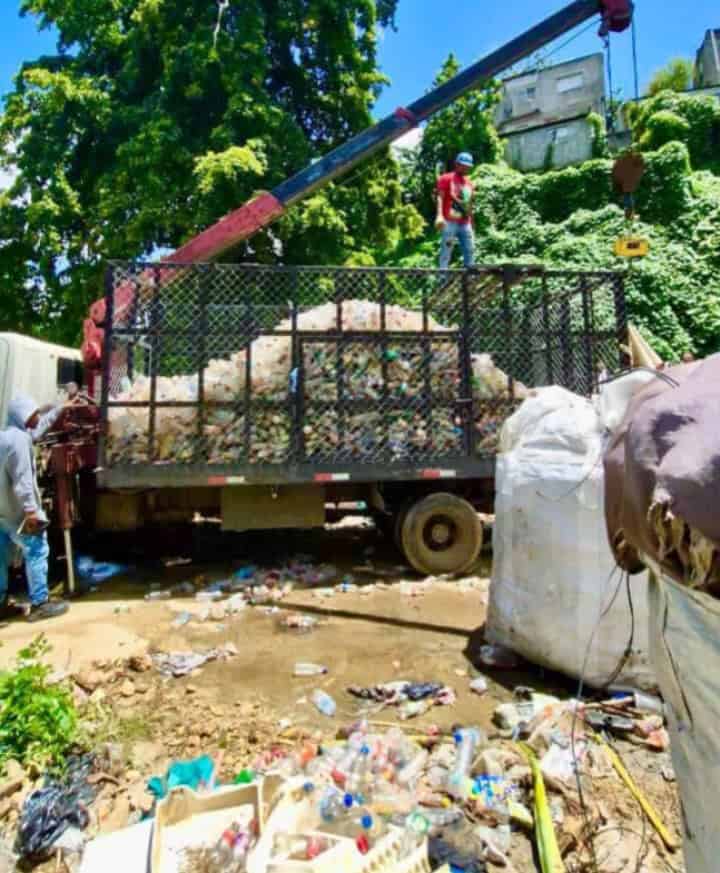 Alcaldía de SDE interviene el parque fluvial La Barquita tras reportaje de Diario Libre Alcaldía de SDE interviene el parque fluvial La Barquita tras reportaje de Diario Libre