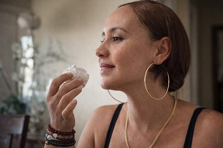 Ten&iacute;a 42 a&ntilde;os. Era licenciada en Psicolog&iacute;a y enfermera. Trabajaba en una instituci&oacute;n gubernamental relacionada con la ni&ntilde;ez. Muri&oacute; a manos de su expareja, quien seg&uacute;n informaciones preliminares la estrangul&oacute; y, luego, incendi&oacute; la vivienda calcinando su cuerpo. Tuvo dos hijas de 20 y 11 a&ntilde;os con el feminicida, de quien llevaba m&aacute;s de un a&ntilde;o separada y contra quien hab&iacute;a interpuesto una orden de alejamiento. Ocurri&oacute; el <strong>23 de marzo</strong> en el sector Maquiteria, Santo Domingo Este. 