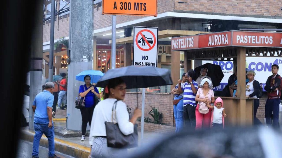 Vaguada provoca lluvias desde tempranas horas de este martes Vaguada provoca lluvias desde tempranas horas de este martes