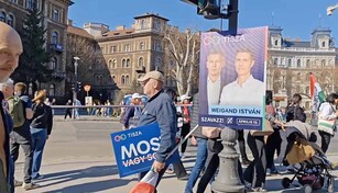 Los h&uacute;ngaros deciden entre seguir con Orb&aacute;n o abrir un nuevo ciclo tras 16 a&ntilde;os