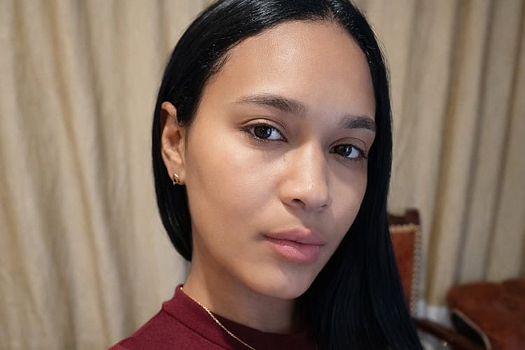 Ten&iacute;a 28 a&ntilde;os. Trabajaba como auxiliar de farmacia en el hospital municipal. La mat&oacute; a balazos su expareja, quien la someti&oacute; a un permanente acoso. Seg&uacute;n medios locales, el hombre ten&iacute;a antecedentes de violencia intrafamiliar y una orden de alejamiento de su v&iacute;ctima. Hab&iacute;a sido puesto en libertad dos semanas atr&aacute;s. El feminicida la sorprendi&oacute; en su hogar cuando ella regres&oacute; de compartir con sus compa&ntilde;eros de trabajo. Marlin fue descrita como trabajadora y servicial.  El feminicida se suicid&oacute;. Ocurri&oacute; el<strong> 8 de febrero</strong> en el municipio de Partido, Dajab&oacute;n.