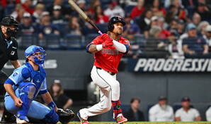 Ram&iacute;rez comienza su asalto a las estad&iacute;sticas centenarias de Cleveland