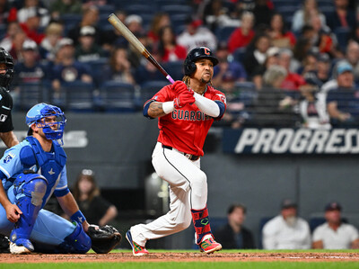 Ramírez comienza su asalto a las estadísticas centenarias en Cleveland