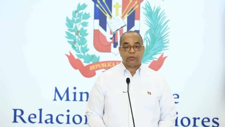 El Gobierno reforma el manejo de los consulados para que ya no sean un bot&iacute;n pol&iacute;tico