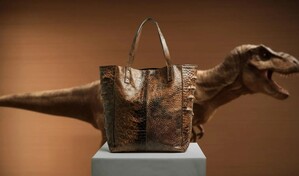 Crean un bolso de lujo con prote&iacute;na reconstruida de T-Rex