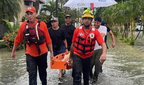 Rescatan con vida a hombre que qued&oacute; atrapado en una alcantarilla en Santo Domingo Oeste