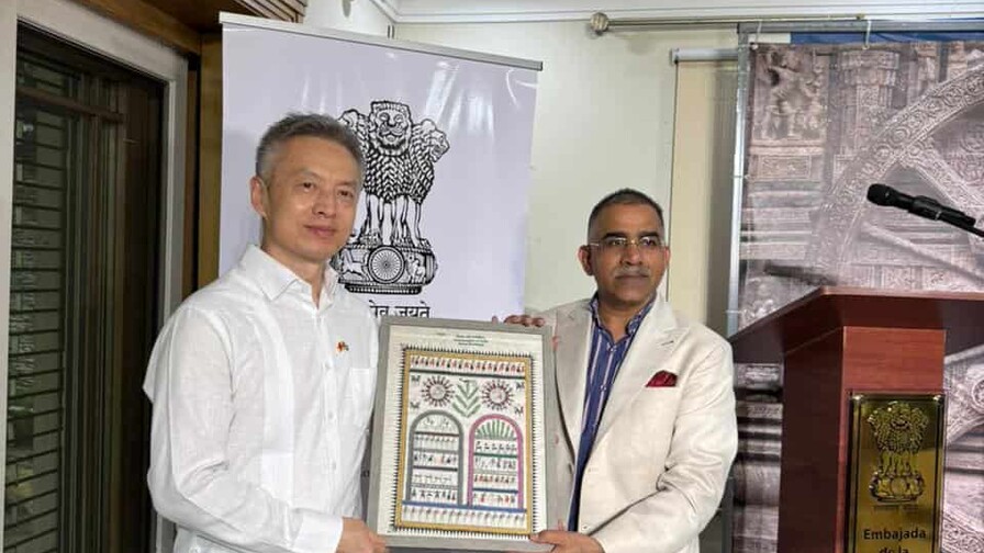 Embajador de La India estrena documental sobre el Monte Kailash Embajador de La India estrena documental sobre el Monte Kailash