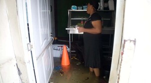 "Nos quedamos sin nada": lluvias afectan hogares en el Ensanche Quisqueya