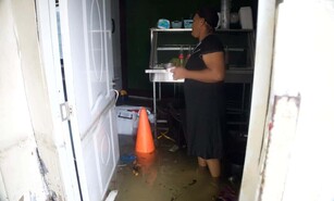 "Nos quedamos sin nada": lluvias afectan hogares en el Ensanche Quisqueya