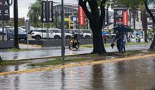 Inundaciones dificultan el tr&aacute;nsito en el Gran Santo Domingo
